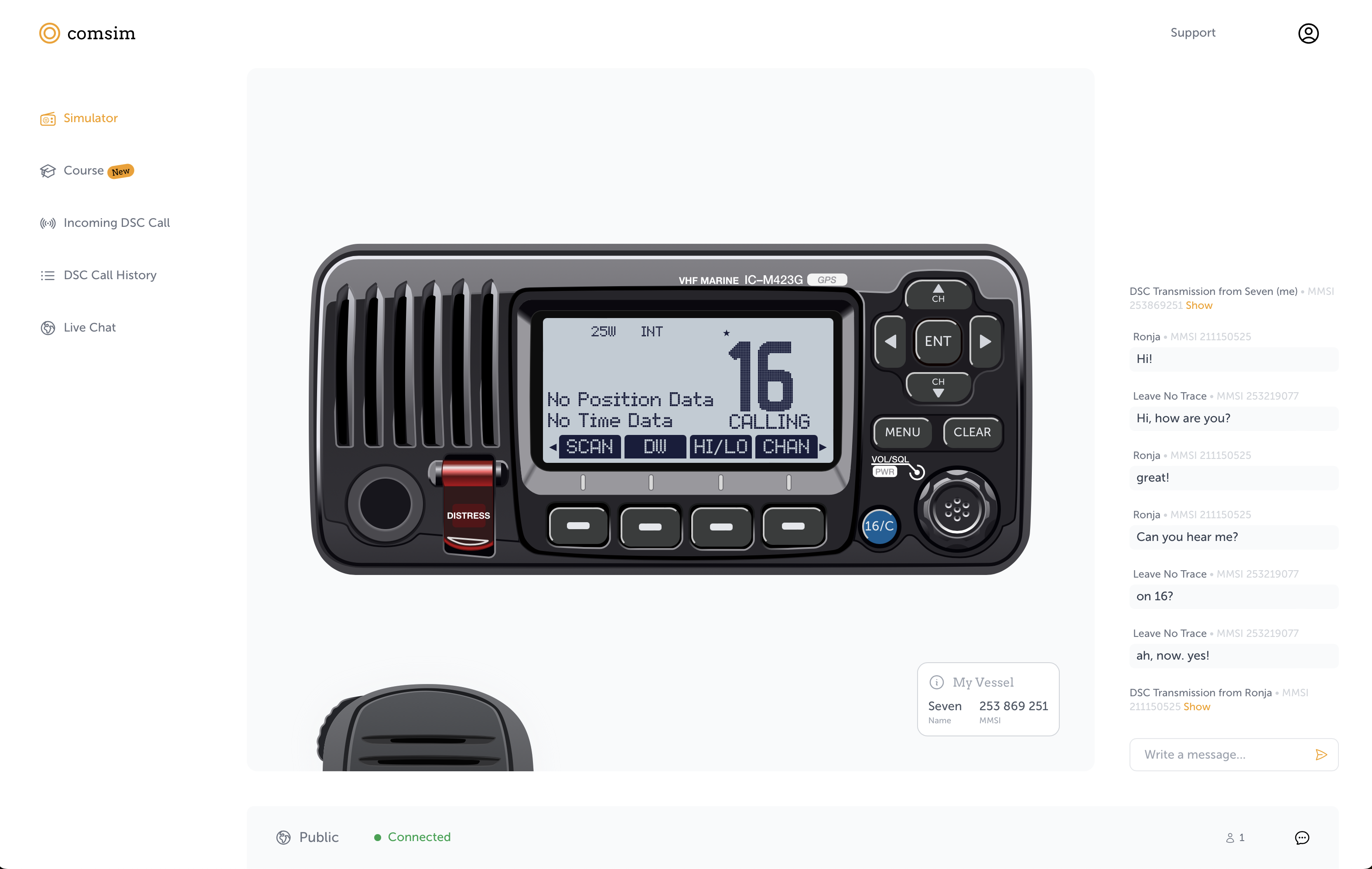 a screenshot of the application in live mode. you can see a connection bar at the bottom and a chat on the right.